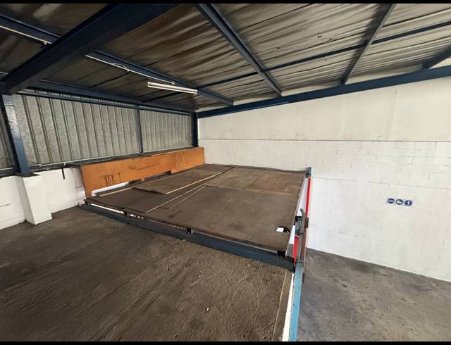 200M² WAREHOUSE TO LET IN EASTLEIGH